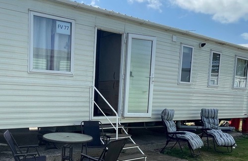 Clacton-on-Sea Cabin | FamilyCaravan-SeaView-Garden-Ensuite-NearBeach