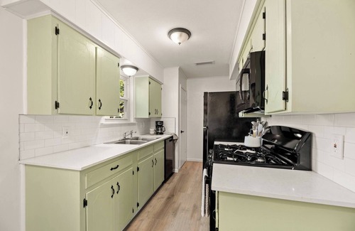 Denton House | FamilyFriendly 3BR | Month+ Stays | Near 35E & UNT