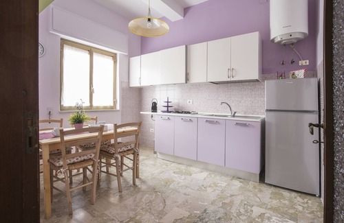 Cefalu Apartment | Familyholidays Magnolia. Apartments in villa with garden near the sea.