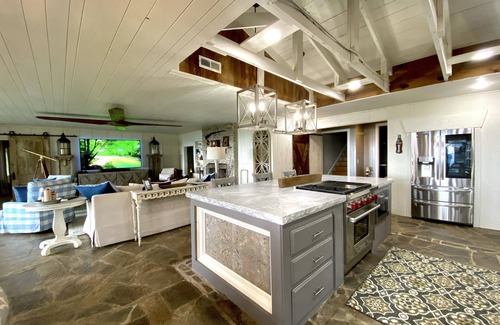 Cashiers House | Famous Whiteside Mountain View - Hot Tub, Wood Fireplace, Convenient to towns