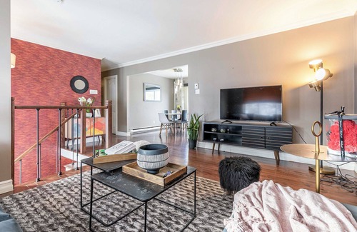Brossard House | Fancy 4BDR near DT free parking
