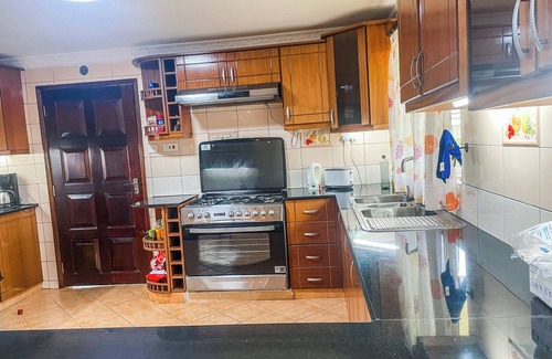 Athi River House | Fancy 5BR Bungalow with Private Pool near JKIA – Greenpark, Athi River