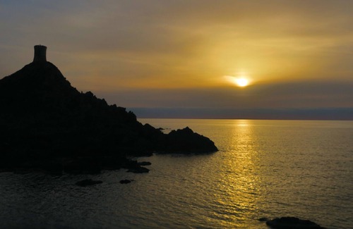 Corse-du-Sud Apartment | Fancy a bit of sunshine?=nice studio 100m from the beach+heated pool +parking+wifi