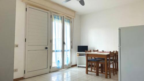 Torrette Apartment | Fano, trilocale con portico a 30mt dal mare - F001