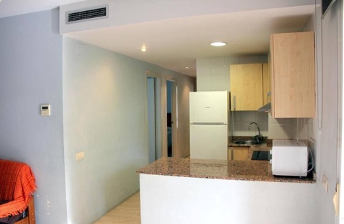Castelldefels Apartment | FANTÁSTICO APTO. EN CASTELLDEFELES (Barcelona) CON PISCINA, 5 pers.