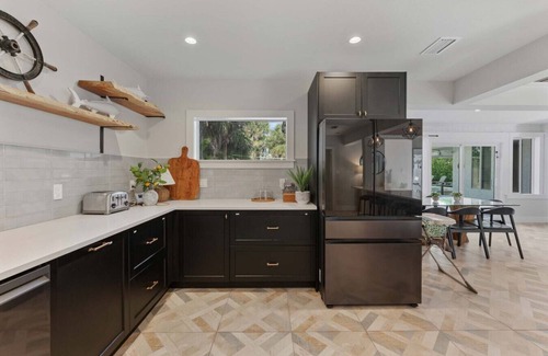 Anna Maria Apartment | Fanta-Sea | Beachfront Home w/Pool, Volleyball, & Gulf Access – 4BR/4BA