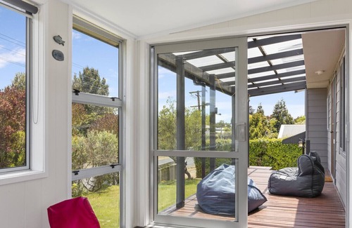 Waipahihi House | Fantail Retreat | Family-Friendly 4BR Stay Near Lake & Gardens