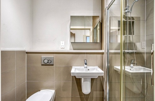 Heathrow Villages Apartment | Fantastic 1 Bed by Heathrow Airport