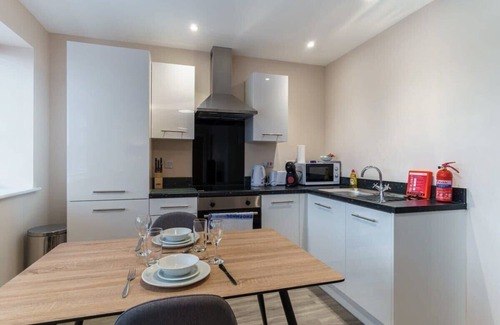 Salford Apartment | Fantastic 1 Bed Flat, Manchester - Sleeps 3
