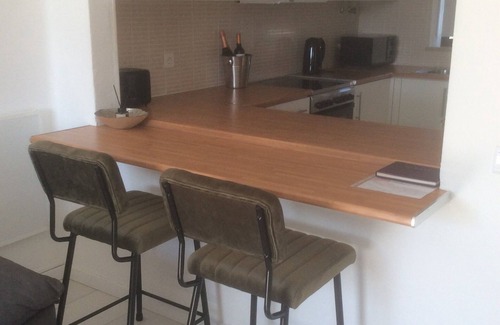 Alpouvar Apartment | Fantastic 1 bedroom Apt. en suite bathroom, with wifi, uk tv, great location