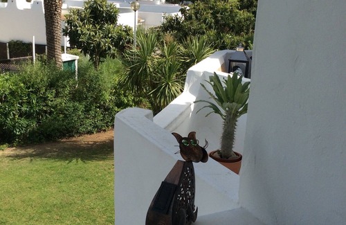Alpouvar Apartment | Fantastic 1 bedroom Apt. en suite bathroom, with wifi, uk tv, great location