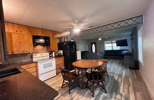 Marble Falls Cottage | Fantastic 2-bedroom cottage with AC in Marble Falls
