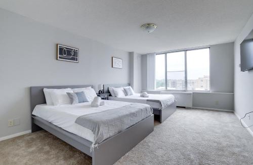 Crystal City Apartment | Fantastic 2 BR Apt + Den @Crystal City With Gym