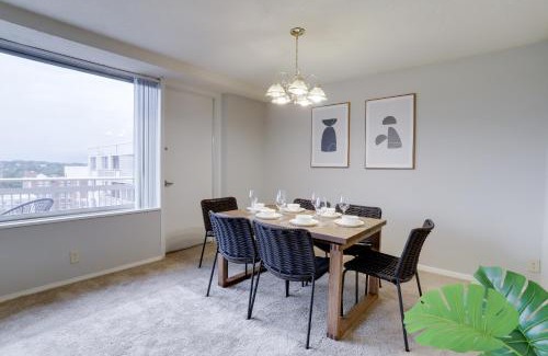 Crystal City Apartment | Fantastic 2 BR Apt + Den @Crystal City With Gym