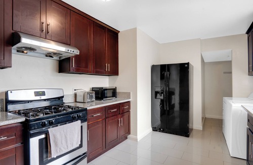 Alhambra House | Fantastic 3-bedroom 3 bath house in Alhambra