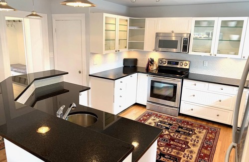 Gonzales House | Fantastic 3 bedroom home in beautiful Fairfield/Gonzales Victoria