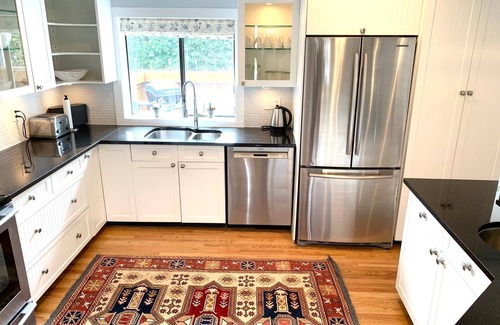 Gonzales House | Fantastic 3 bedroom home in beautiful Fairfield/Gonzales Victoria