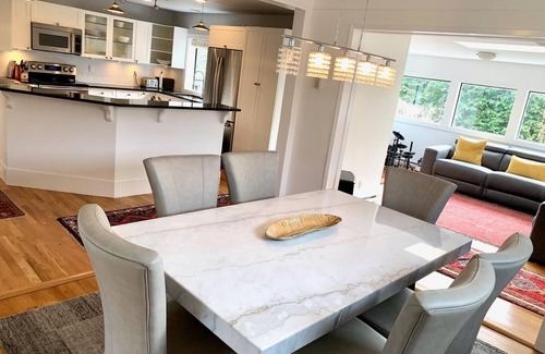 Gonzales House | Fantastic 3 bedroom home in beautiful Fairfield/Gonzales Victoria