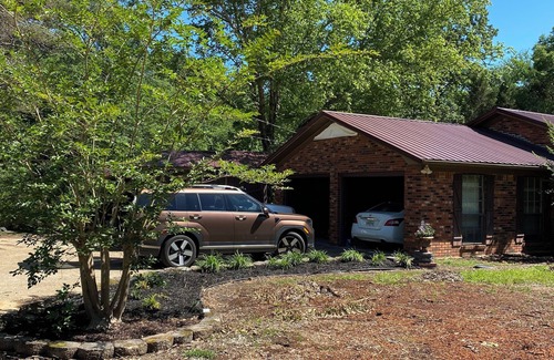 Tupelo House | Fantastic 3-bedroom house with AC in SaltillonCharming Southern Retreat –