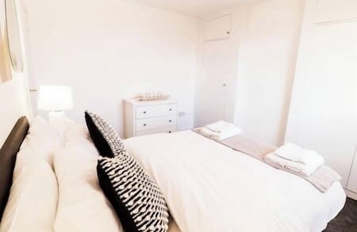 Shaftesbury Apartment | Fantastic 3 Bedroom Maisonette