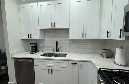 Downtown Apartment | Fantastic 3-bedroom townhome with close to downtown Pensacola