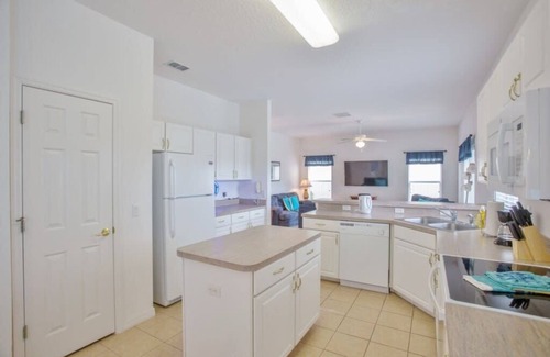 Highgate Park Villa | Fantastic 4 BR Private Pool and Game Room 117BWD