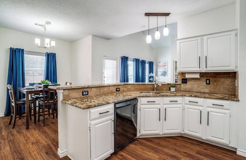 Frisco House | Fantastic 4 King Bed : Pool Table : Perfect Location