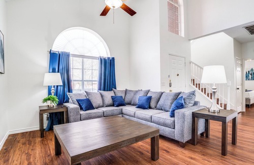 Frisco House | Fantastic 4 King Bed : Pool Table : Perfect Location