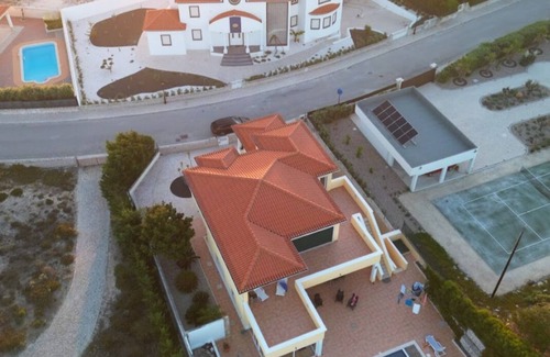 Obidos House | Fantastic 5-bedroom house with WiFi in Benfeito