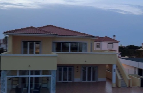 Obidos House | Fantastic 5-bedroom house with WiFi in Benfeito