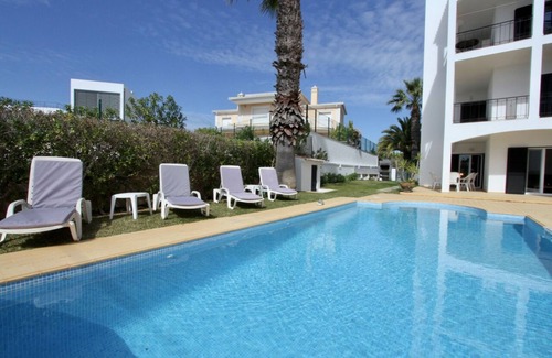 Portimao Apartment | FANTASTIC AND SPACIOUS T3 WITH PRIVATE SWIMMING POOL, 10 MINUTES TO FOOT OF LOCAL BEACHES