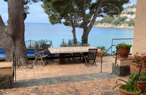 Almadraba-Canyelles House | Fantastic Apartment First Line to the Sea