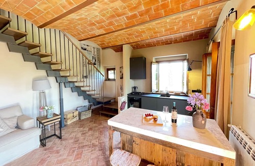 Volterra Condo | Fantastic apartment with terrace and pool overlooking Volterra