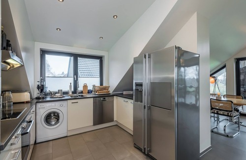 Holzhausen Apartment | Fantastic bright lake view apartment in Holzhausen am Ammersee