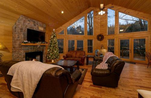 Sautee Nacoochee House | Fantastic Cabin with Fire Pit, Hot-tub and Fireplace in Sautee Nacoochee, Georgia