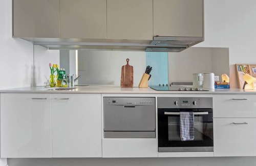 Melbourne Central Business District Apartment | Fantastic City Views 1min – SouthernCross/Skybus