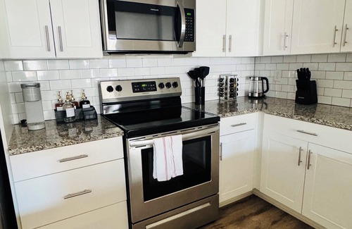 Candler-McAfee Apartment | Fantastic Comfy Retreat Close to Everything 2-bedroom 2-bathroom apartment