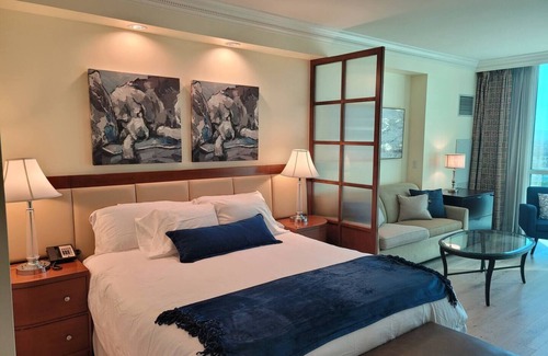 Las Vegas Hotel | Fantastic condo on the Last Vegas strip with breathtaking mountain views and NO RESORT FEES!