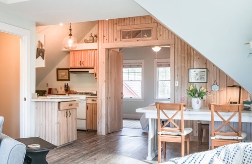Boothbay Harbor House | Fantastic cottage and apartment with fast WiFi, firepit, & furnished deck