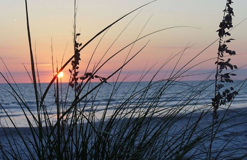 Whitney Beach Cottage | FANTASTIC COTTAGE- SLEEPS 8! - LONGBOAT KEY FL - ENTIRE WEEK OF 3/29 - 4/5 2025