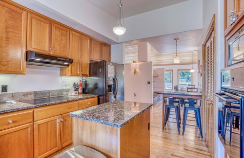 Neskowin House | Fantastic Custom Ocean-View Home Near Neskowin has Deck, Spa Tub, Hot Tub!