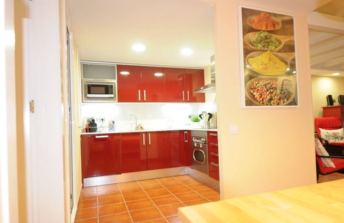 El Poble-sec Apartment | Fantastic Duplex 4BR |Family-Friendly|Terrace Pool Table & Ping Pong 10m Ramblas