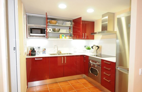El Poble-sec Apartment | Fantastic Duplex 4BR |Family-Friendly|Terrace Pool Table & Ping Pong 10m Ramblas