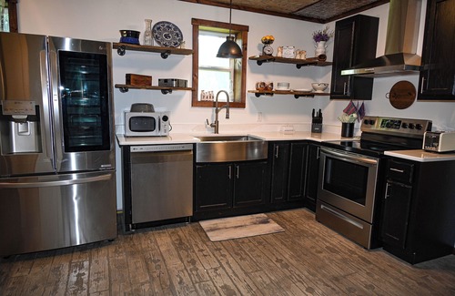 Marble House | Fantastic Farmhouse with all the old world charm and modern amenities. Close to Murphy and Casino