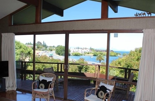 Waipahihi House | Fantastic holiday home with lake and mountain views