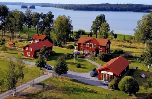 Gnesta Municipality House | Fantastic holiday home directly at the lake Nyckelsjön
