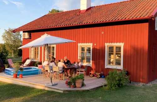 Gnesta Municipality House | Fantastic holiday home directly at the lake Nyckelsjön