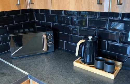Trafford Apartment | Fantastic Large 2 X Bedroom Flat, Free Parking