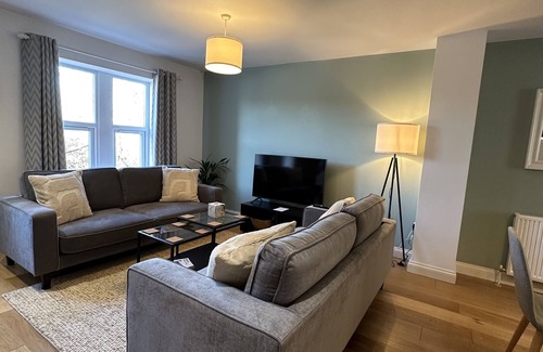 Windmill Hill House | Fantastic large town house situated 9 minute drive away from Bristol City Centre