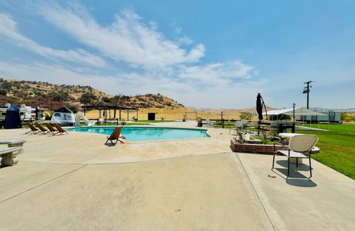Kaweah House | Fantastic Little RV with AC in charming Exeter